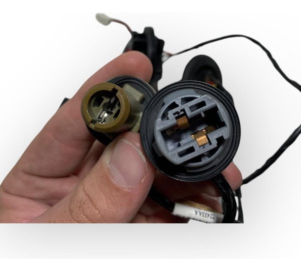 Chicote Lanterna Esquerda C/led Chevrolet Onix 2021