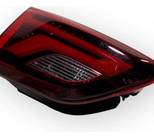 Lanterna Tampa Traseira Esquerda Chevrolet Onix Plus 2024