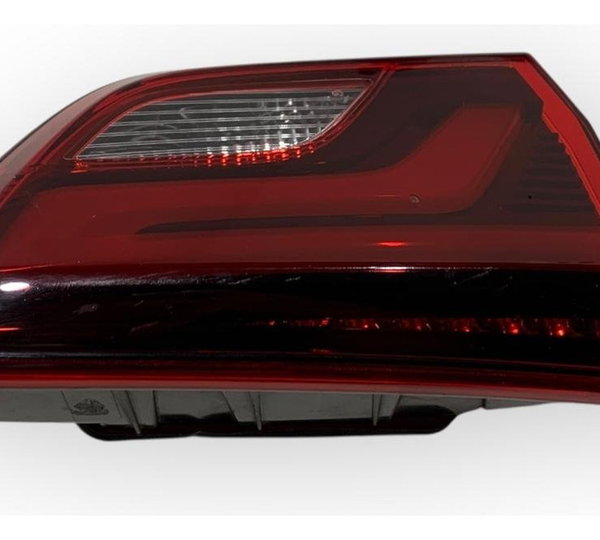 Lanterna Tampa Traseira Esquerda Chevrolet Onix Plus 2024