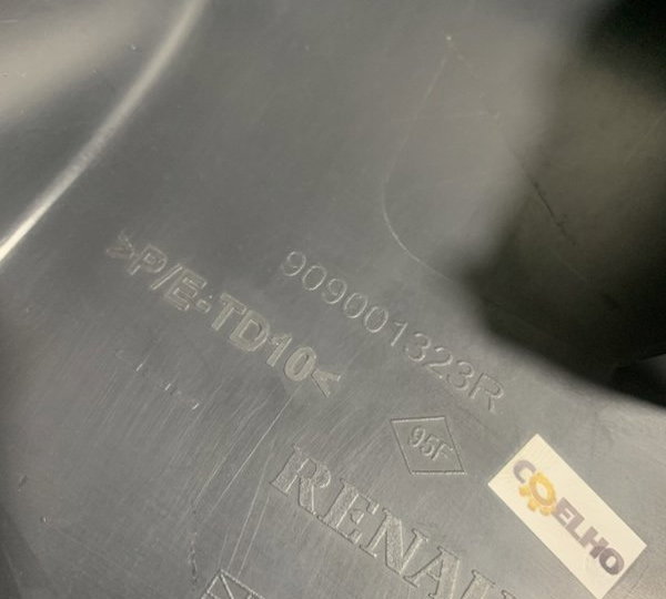 Puxador Tampa Porta Malas Sandero 2016/2017 (detalhe)
