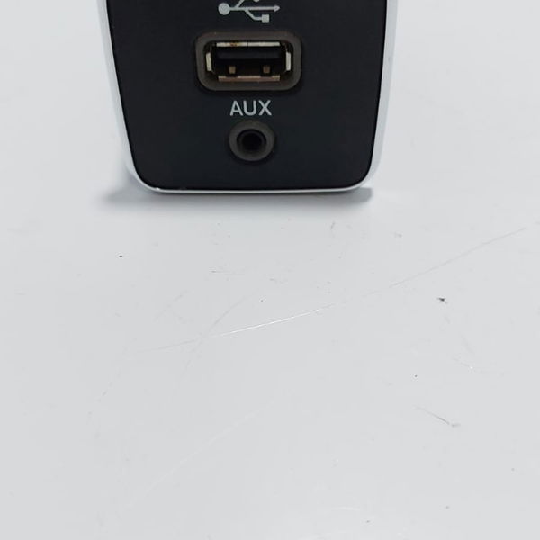 Entrada Usb Aux. Fiat Toro 2017 Cx503 Preto