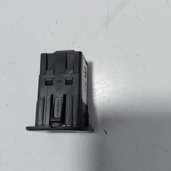 Entrada Usb Traseiro Fiat Toro 2017 Cx503 Preto