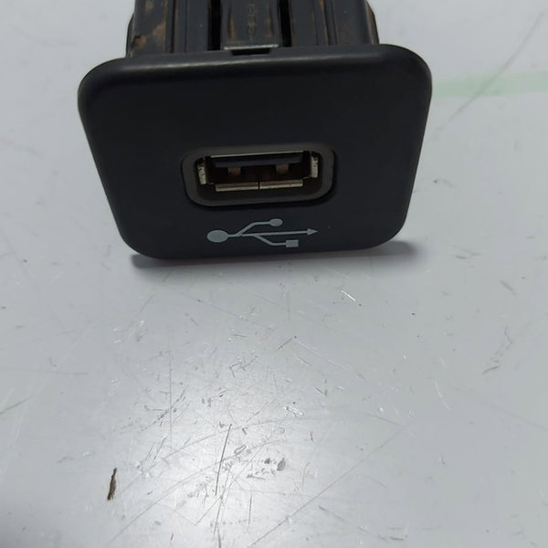 Entrada Usb Traseiro Fiat Toro 2017 Cx503 Preto