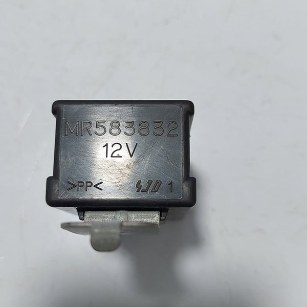 Módulo Relé Controle Retrovisor Pajero Full Mr583832 Cx517