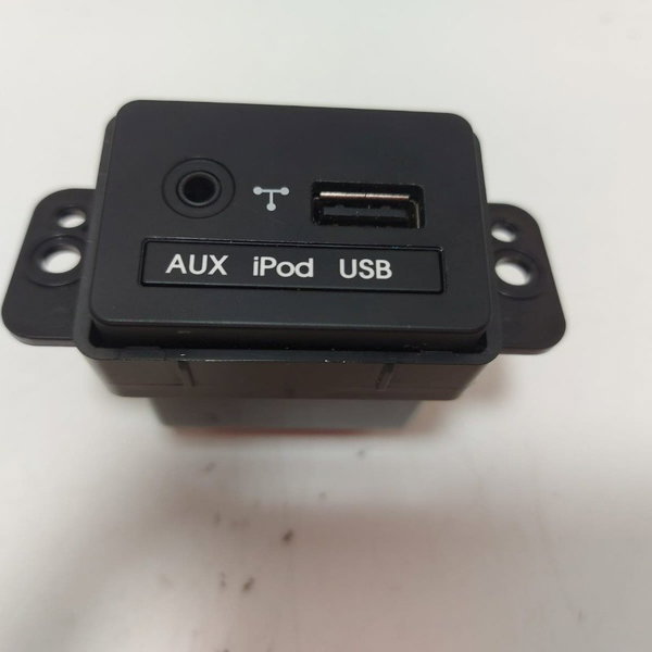 Entrada Auxiliar Usb Sorento 2.4 2012 Cx02