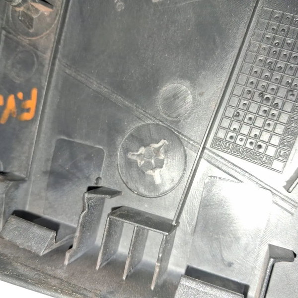 Acabamento Lateral Banco Carona Amarok 2014 (detalhe)