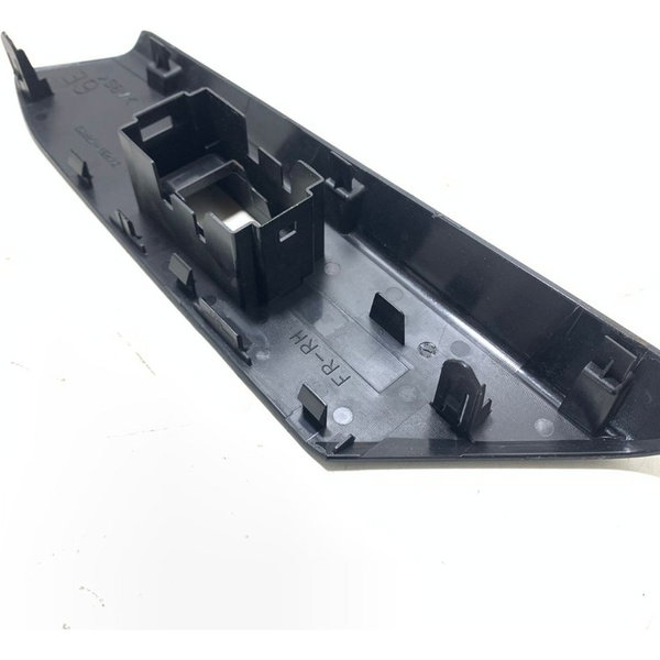 Moldura Botão Vidro Dianteiro Dir Toyota Rav4 17/20 Cx333