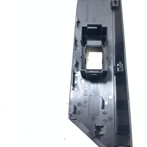 Moldura Botão Vidro Dianteiro Dir Toyota Rav4 17/20 Cx333