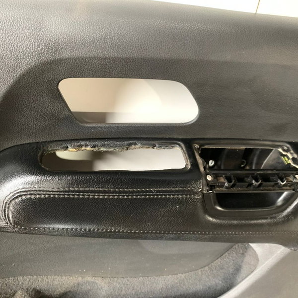 Forro De Porta Dianteiro Direito Volkswagen Amarok 2013/2016