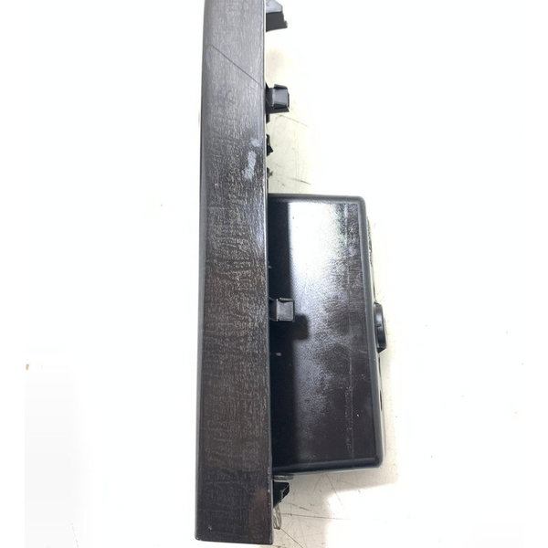 Moldura Botão Vidro Traseiro Esquerdo Sorento 05/06 Cx638