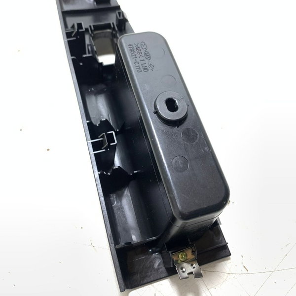 Moldura Botão Vidro Traseiro Esquerdo Sorento 05/06 Cx638