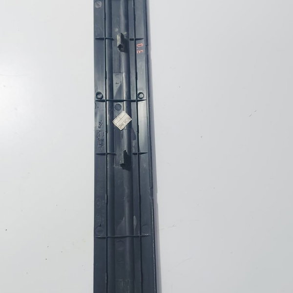 Soleira Interna Porta Dianteira Esquerda  Sorento 09 Cx480 Preto