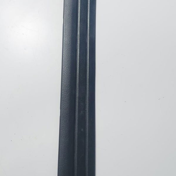 Soleira Interna Porta Dianteira Esquerda  Sorento 09 Cx480 Preto