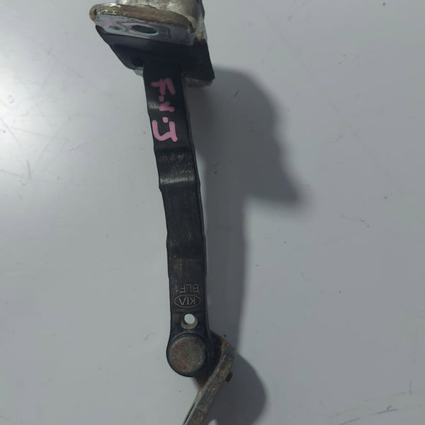 Limitador Porta Dianteira Esquerdo Sorento 2009 Cx479 Dianteira Esquerdo Preto