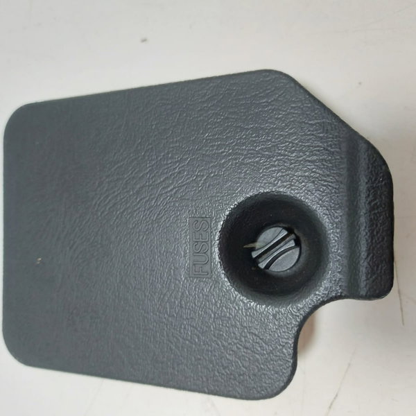 Tampa Caixa De Fusível Gm S10 /blazer 2002 Cx181