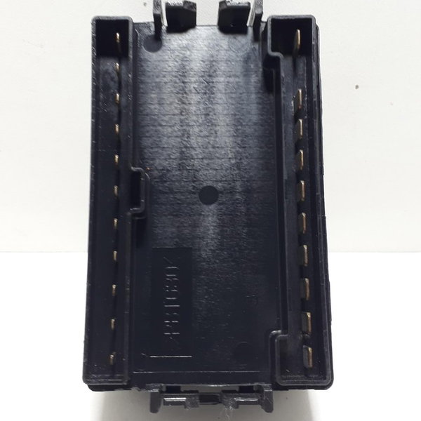 Módulo Relé Controle Ecu Tr4 (conector Com Avaria ) Cx158