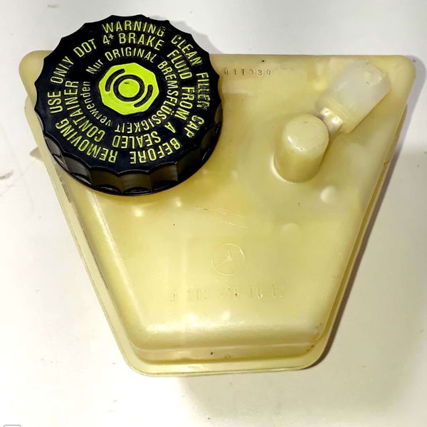 Reservatorio Oleo De Freio Mercedes C 320 2002 Cx148