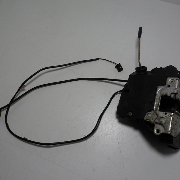 Fechadura De Porta Dianteira Direita Mecedes C320 2001 Cx137