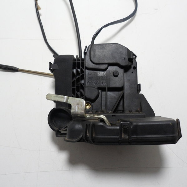 Fechadura De Porta Dianteira Direita Mecedes C320 2001 Cx137