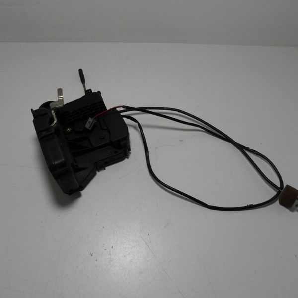 Fechadura De Porta Dianteira Direita Mecedes C320 2001 Cx137