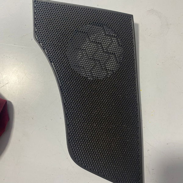 Tela Alto Falante L.e No Painel Instrumento S10 15/16 Cx471 Preto