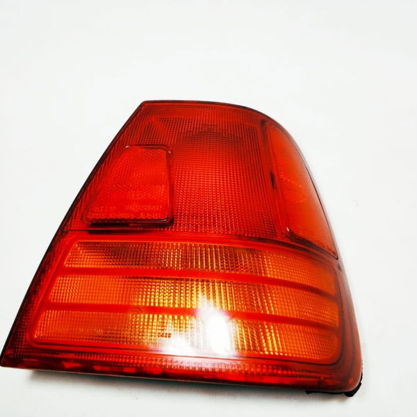 Lanterna Traseira Swift Sedan ( Direito ) 89 A 96 Cx277 Direito Vermelho