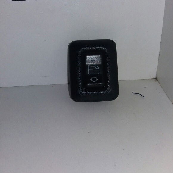 Botao Vidro Eletrico Mercedes C 280 95 Cx87