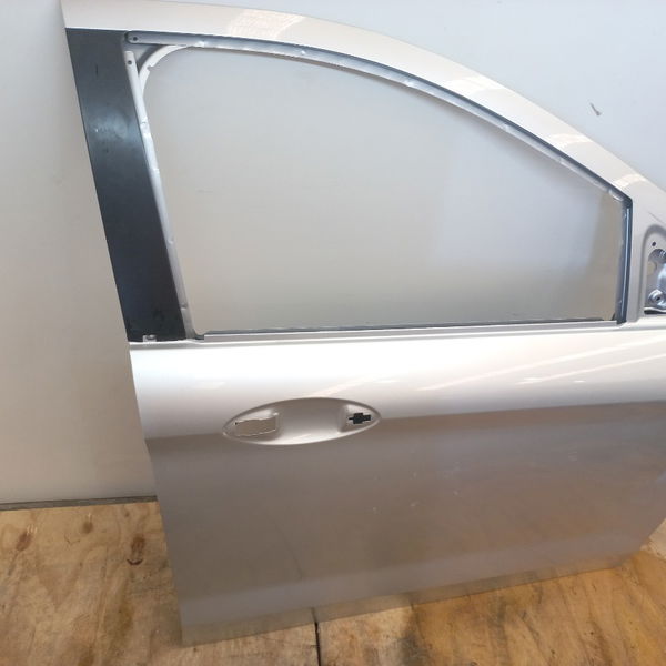 Porta Dianteira Direita Com Detalhes Ford Ka Se Hatch 2015