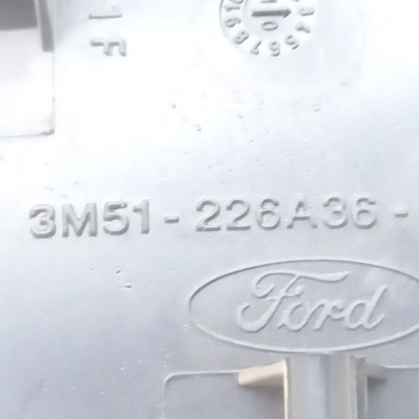 Moldura Botão Do Vidro Traseiro Esquerdo Ford Focus Hc 2011
