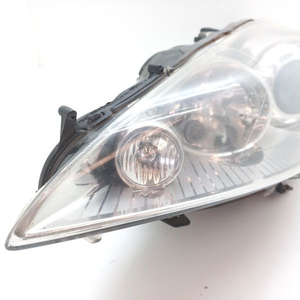 Farol Esquerdo Com Xenon Pequeno Detalhe Peugeot 408