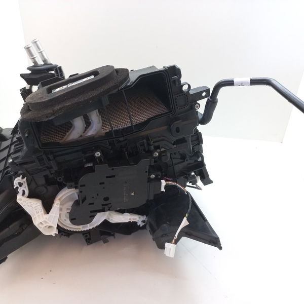 Caixa Do Ar Condicionado Pequeno Detalhe Hilux Sw4 2021