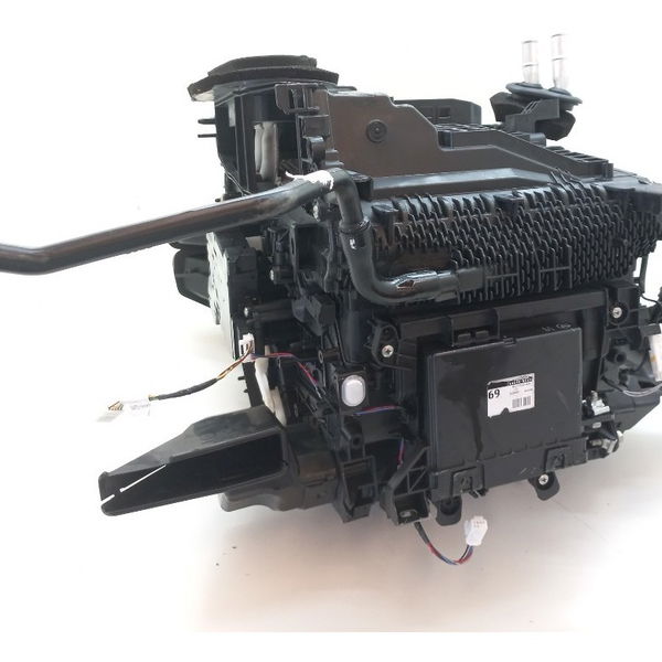 Caixa Do Ar Condicionado Pequeno Detalhe Hilux Sw4 2021