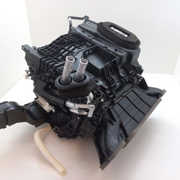 Caixa Do Ar Condicionado Pequeno Detalhe Hilux Sw4 2021