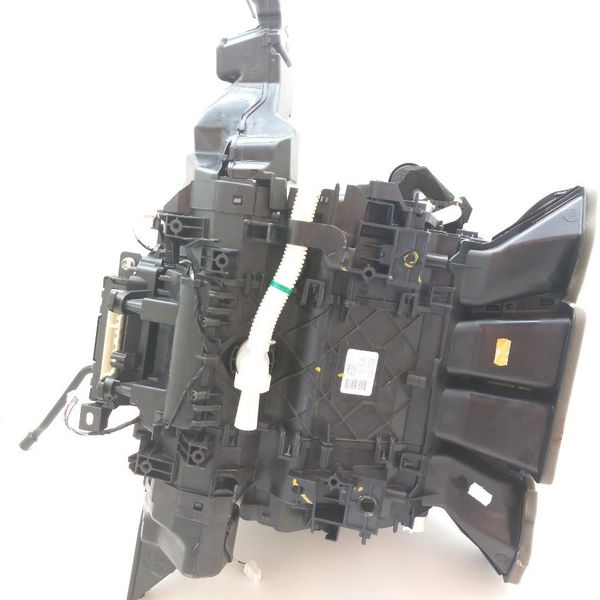 Caixa Do Ar Condicionado Pequeno Detalhe Hilux Sw4 2021