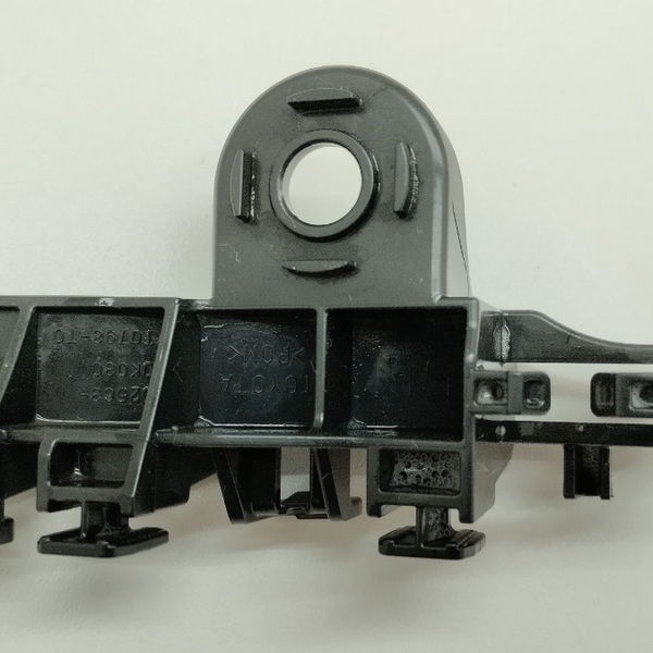 Guia Do Parachoque Traseiro Esquerdo Toyota Sw4 Diesel 2021
