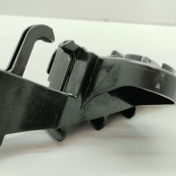 Guia Do Parachoque Traseiro Esquerdo Toyota Sw4 Diesel 2021