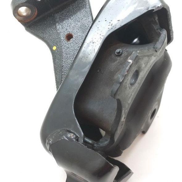 Suporte Esquerdo Do Motor Toyota Hilux Sw4 Diesel 2021