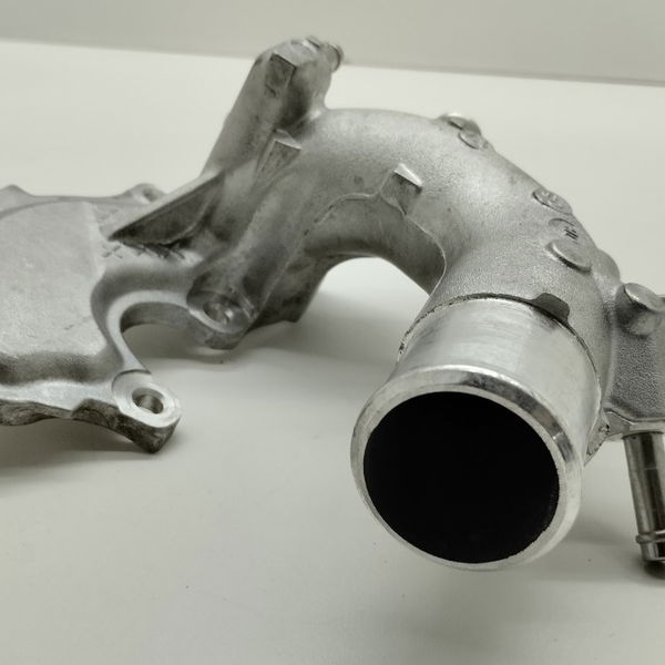 Flange Tubo De Agua Toyota Sw4 Diesel 2021