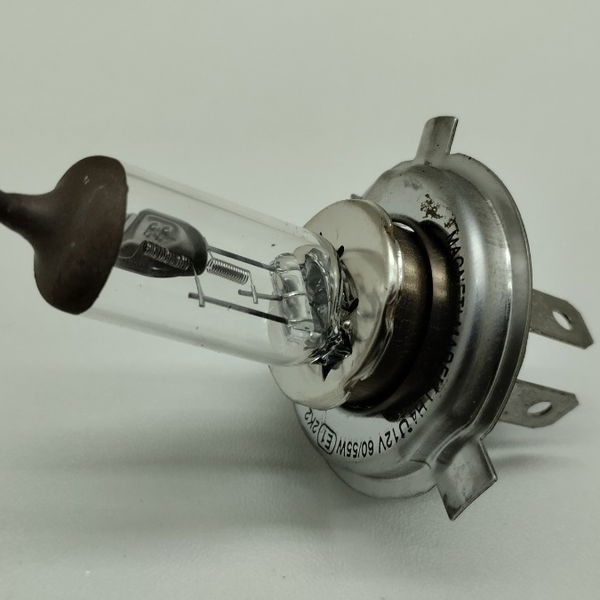 Lampada Farol Alto Baixo Magnetti Marelli H4 Toyota Sw4 2021