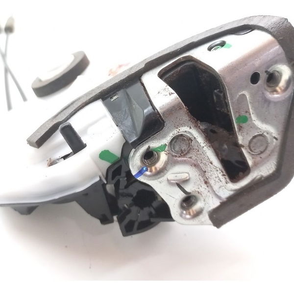 Fechadura Da Porta Traseira Direito Toyota Sw4 Diesel 2021