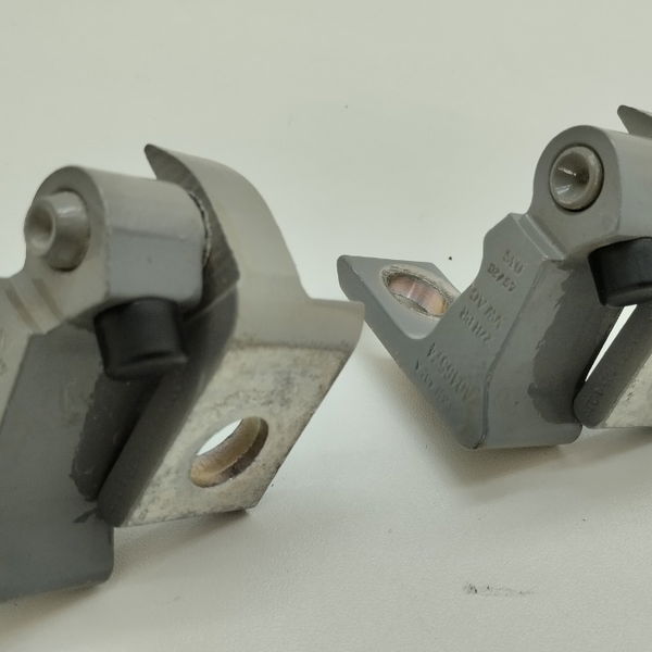 Dobradiça Porta Esquerda Dianteira  Vw Nivus Highline 2021