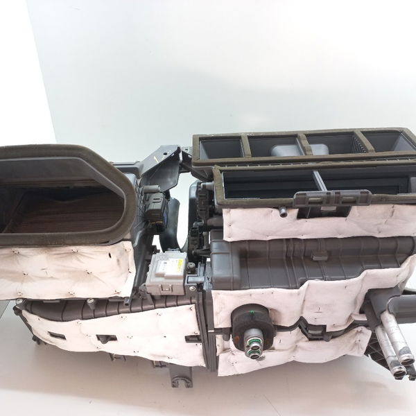 Caixa De Ar Condicionado Pequeno Detalhe Hyundai Azera 2012