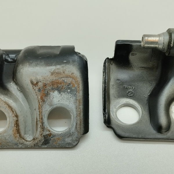 Dobradiça Porta Dianteira Direita Fiat Strada Working 2002