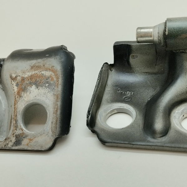 Dobradiça Porta Dianteira Direita Fiat Strada Working 2002