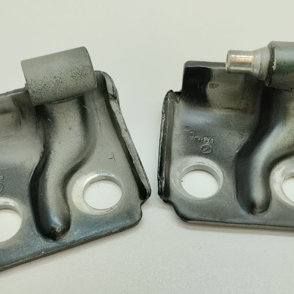 Dobradiça Porta Dianteira Direita Fiat Strada Working 2002