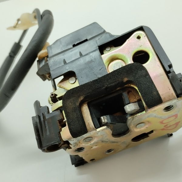 Fechadura Porta Dianteira Direita Fiat Strada Working 2002