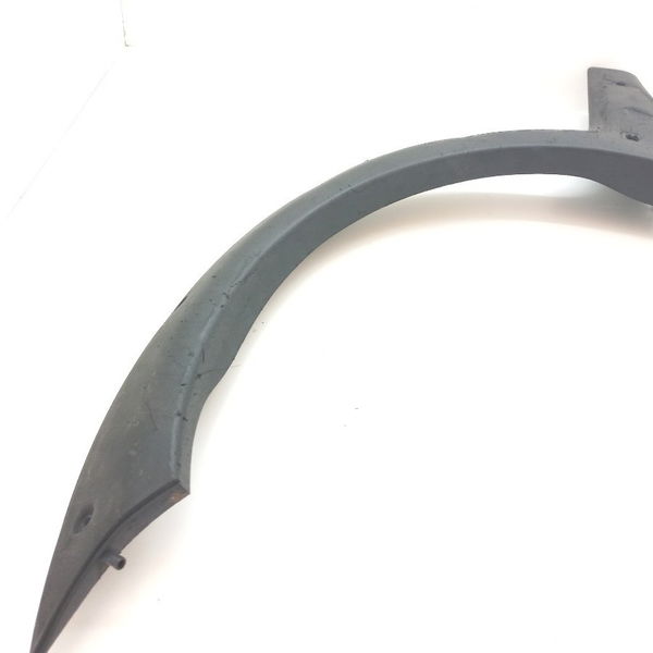 Moldura Paralama Traseiro Direito Com Detalhe  Strada 2002