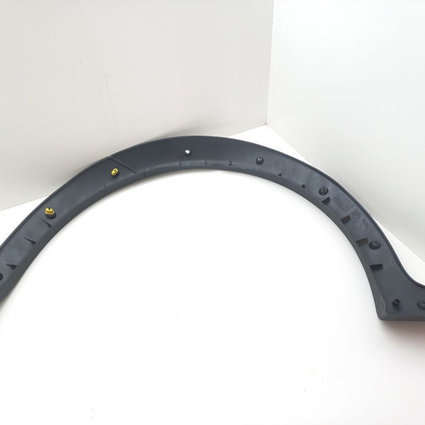 Moldura Paralama Dianteiro Direito Com Detalhe Strada 2002