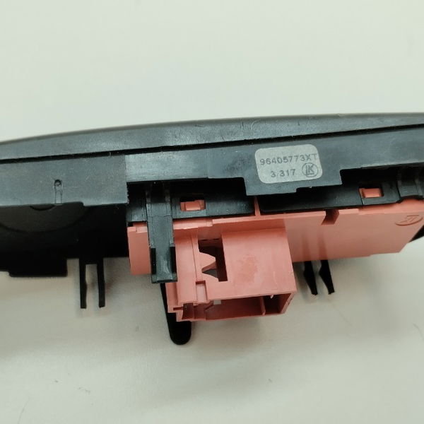 Moldura Botão Esquerdo Falso Citroen C3 1.6 2004