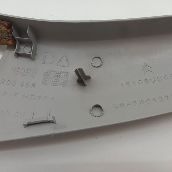 Acabamento Coluna Dianteira Direita Citroën C3 1.6 2004